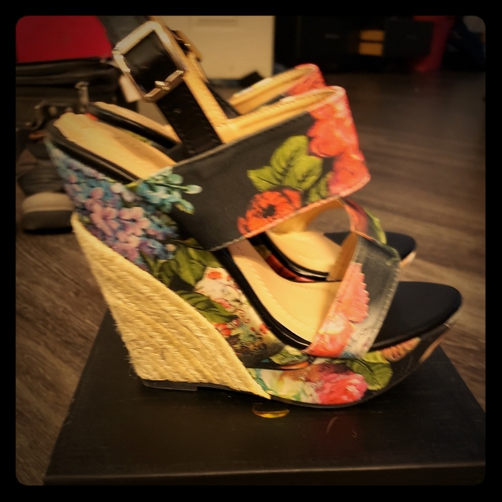 Floral wedges